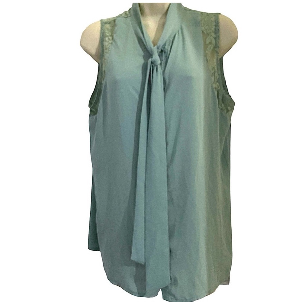 Forever 21 Light Mint Green Laced Top Size Large